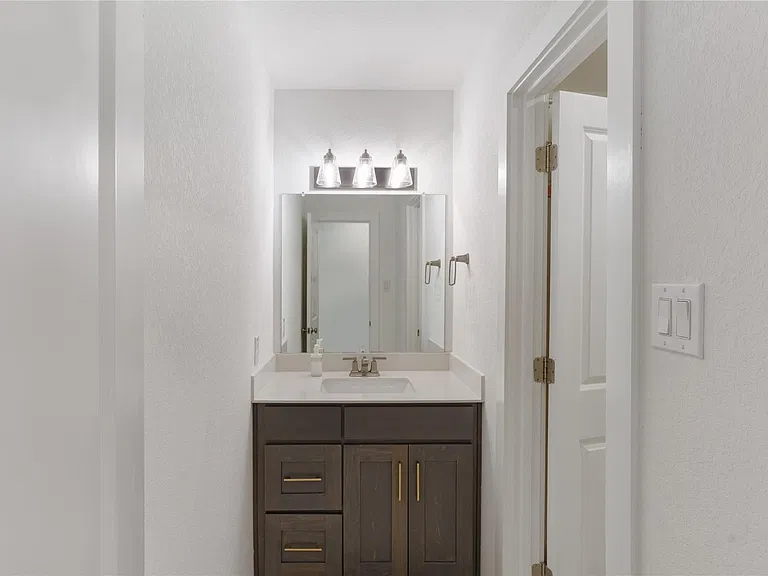 228 Lotti Ln — Photo 35