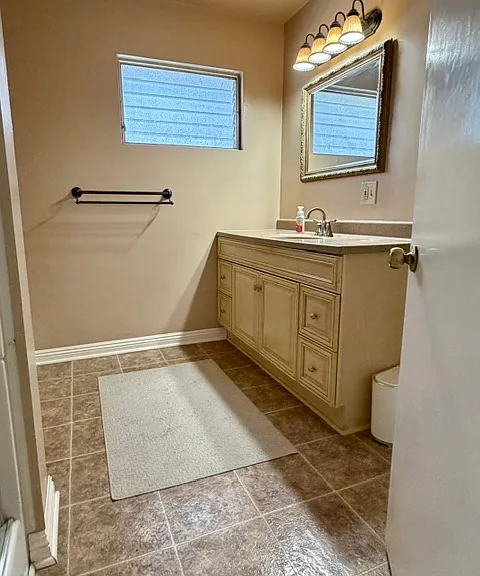 313 N Acacia Ave #D — Photo 34