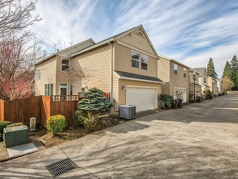 10251 NE Okanogan St #4 — Photo 18