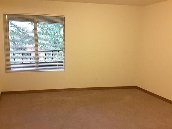 5th image of 11500 Pinehurst Way NE #410