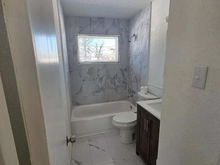14 W Adams Dr — Photo 4