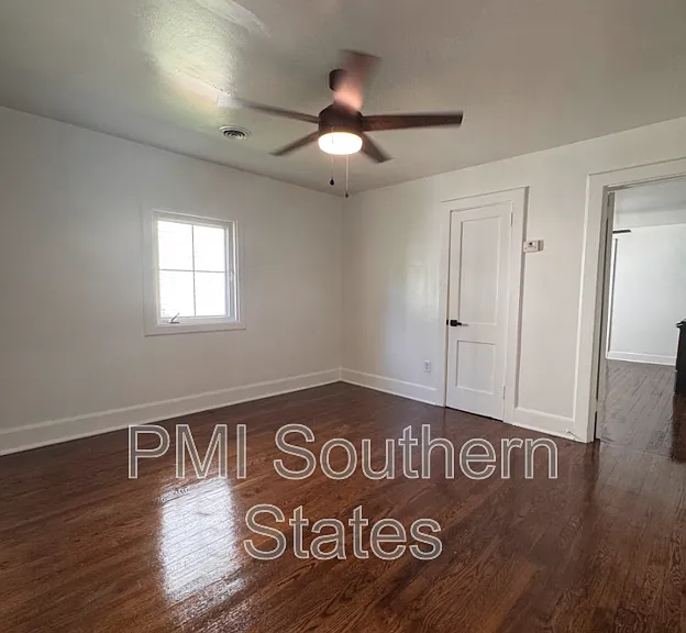 304 N Leach St — Photo 5