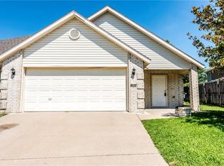 6102 W Milliken Bnd, Fayetteville, AR 72704