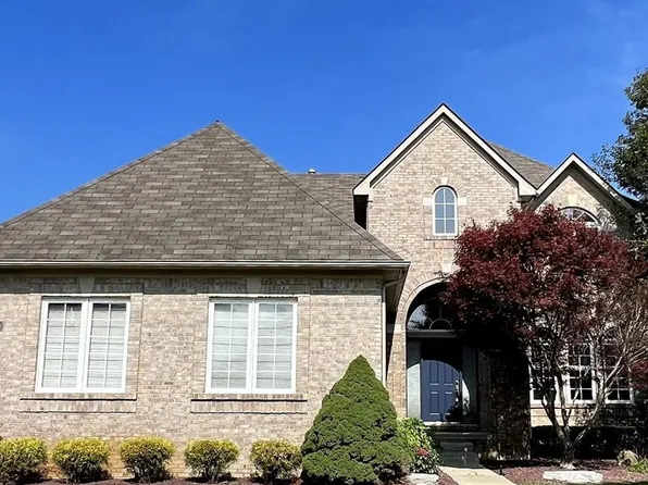 8240 Woodsedge Edge, White Lake, MI 48386