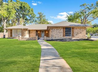 1009 Almond Ct, Mansfield, TX 76063