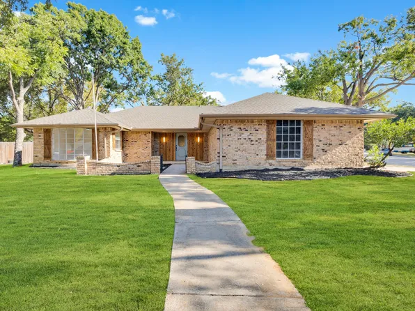 1009 Almond Ct, Mansfield, TX 76063