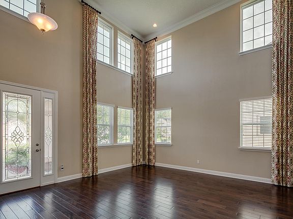 5th image of 2117 Club Lake Dr