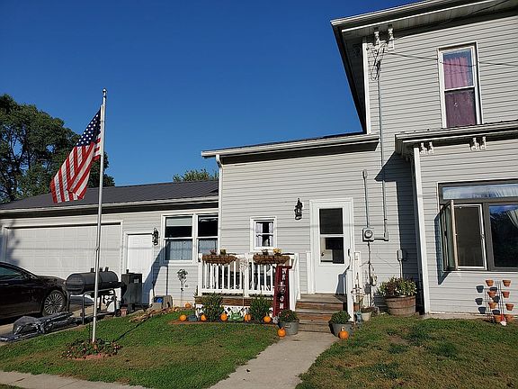 2nd image of 301 E Cherry St