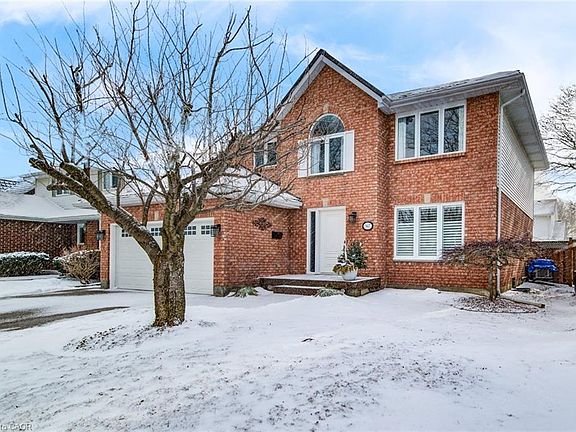 2nd image of 367 Meadowvale Pl