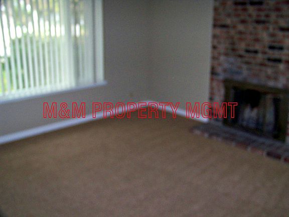 9044 Posada Living Room