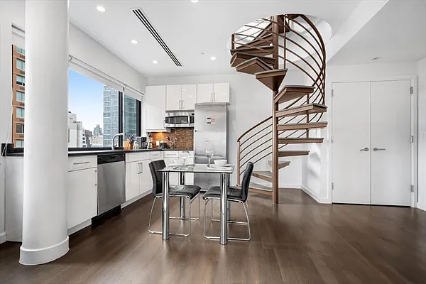 Rented by REAL New York | media 21