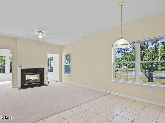 3rd image of 5 Rochford Dr