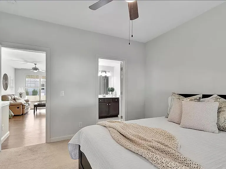 205 E Rochelle St — Photo 11