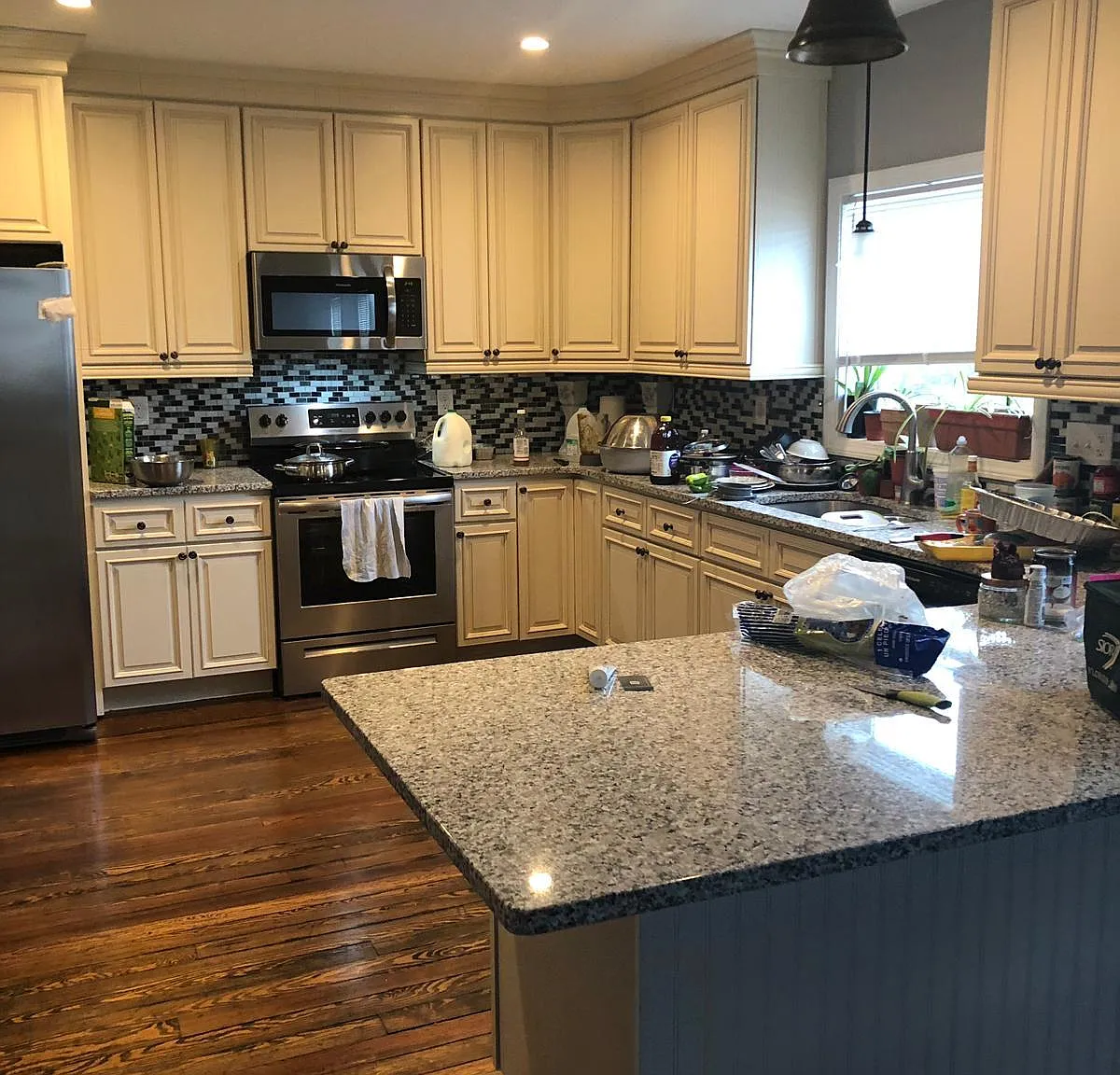 283 Sutton Ave — Photo 1