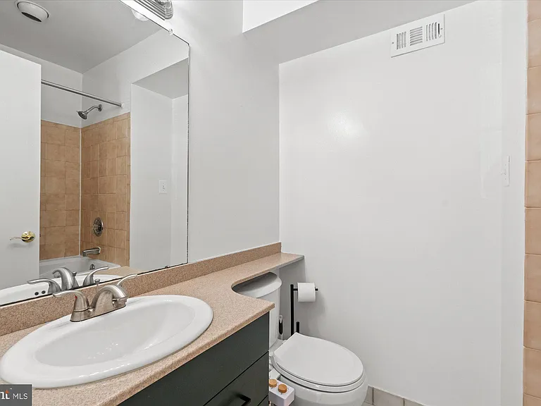 1026 N Pelham St — Photo 25