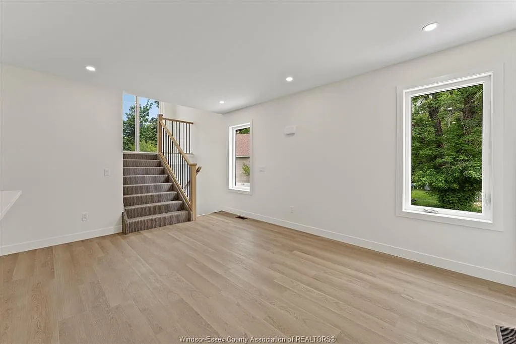 3 bed, $3,000 — Photo 4