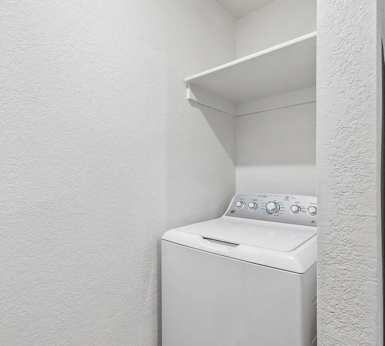 Cottonwood Creek Apartments — Photo 4