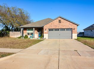 601 Mathew St, Grandview, TX 76050