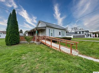 106 School St, Bellville, OH