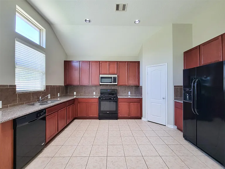 3007 Meadow Prairie St — Photo 12