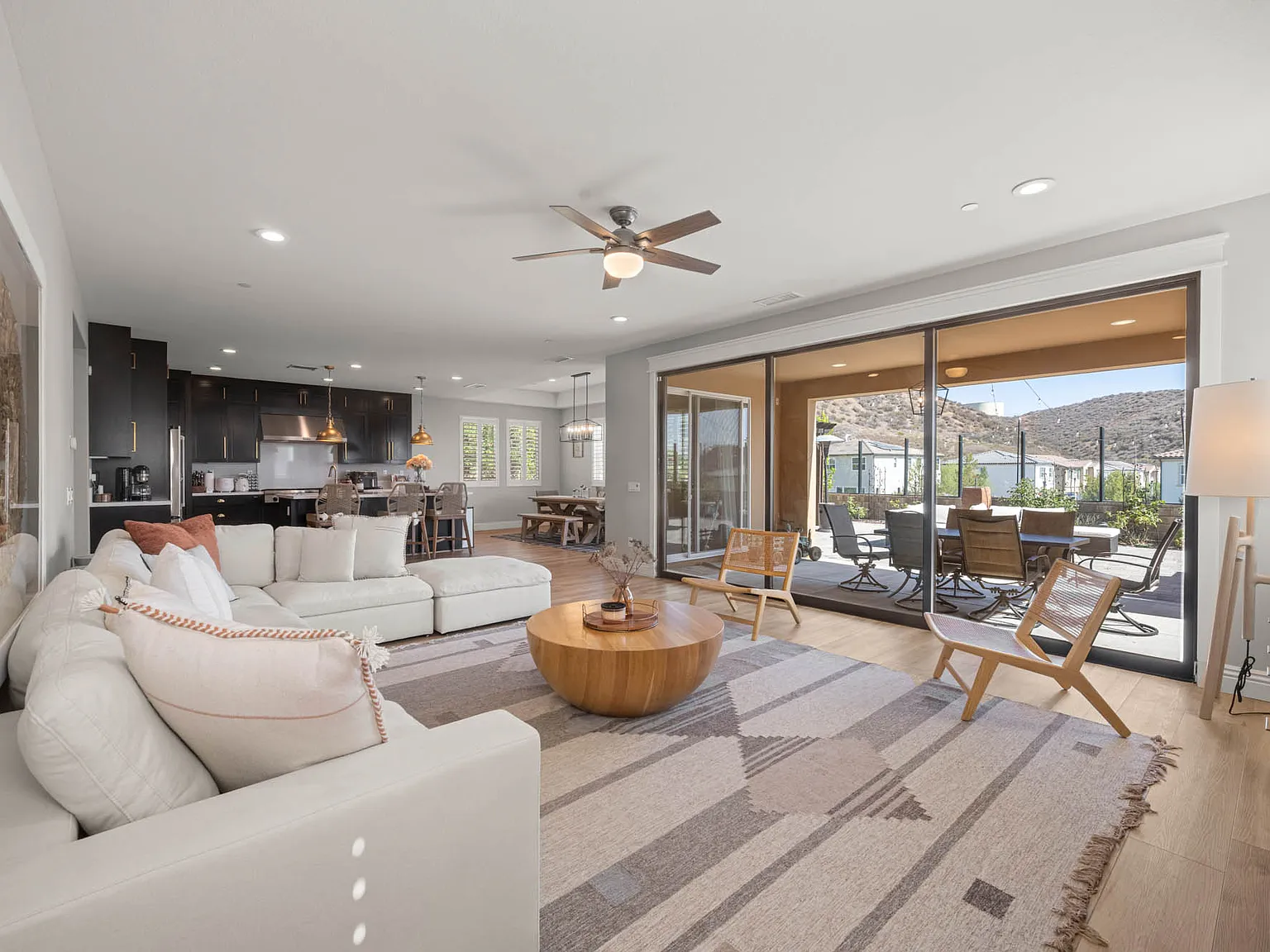 5 bed, 3089 sqft, $10,000 — Photo 1