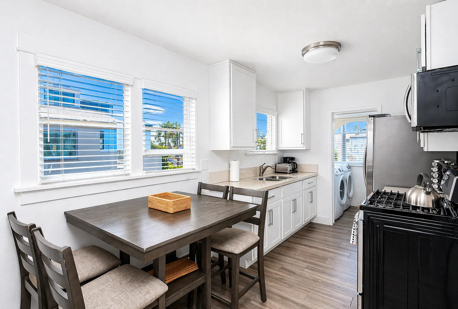 1825 W Balboa Blvd — Photo 2