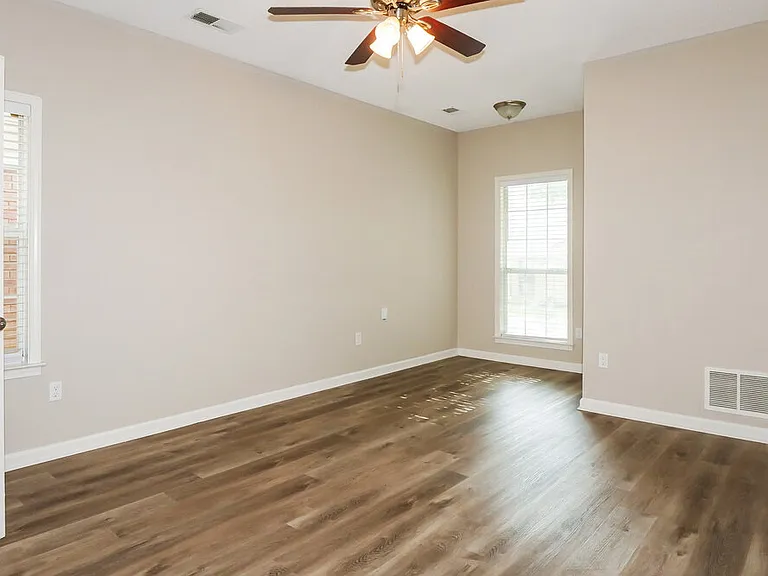600 Ashley Glen Cir W — Photo 9
