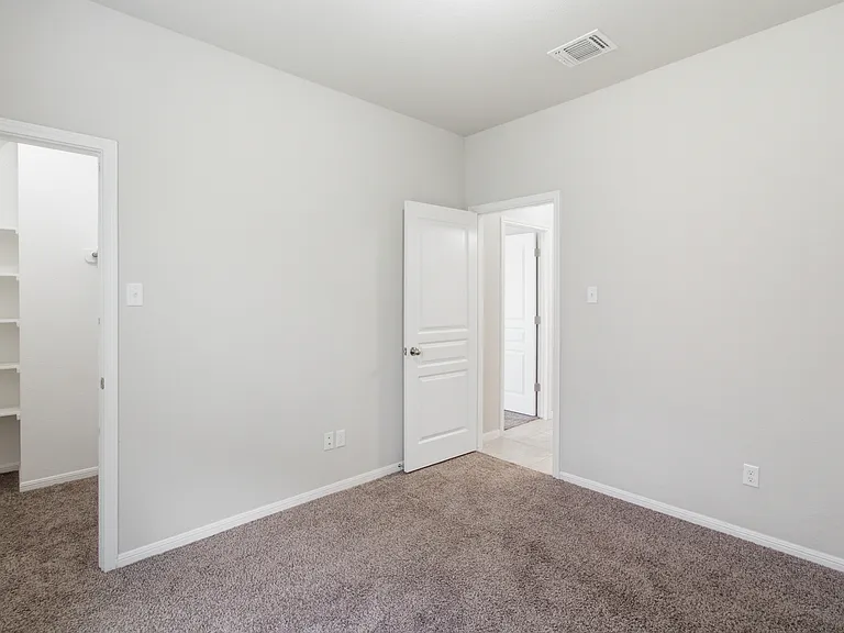 5716 Blackstone Dr — Photo 24