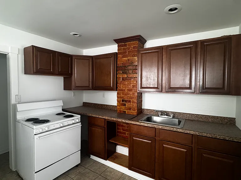 807 Locust St #1 — Photo 8