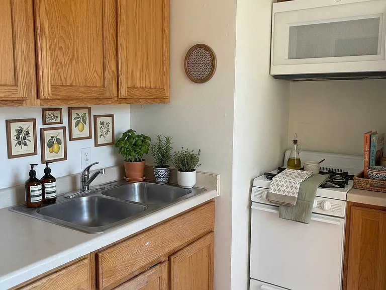 121 E Gorham St — Photo 12