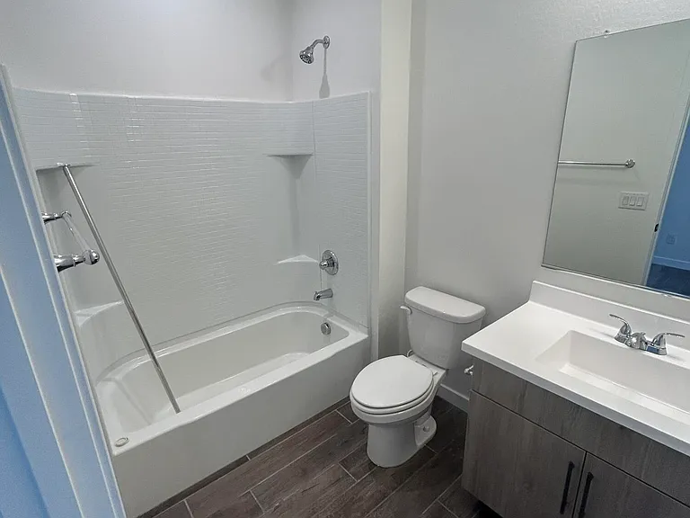 1626 E Evelyn St — Photo 5