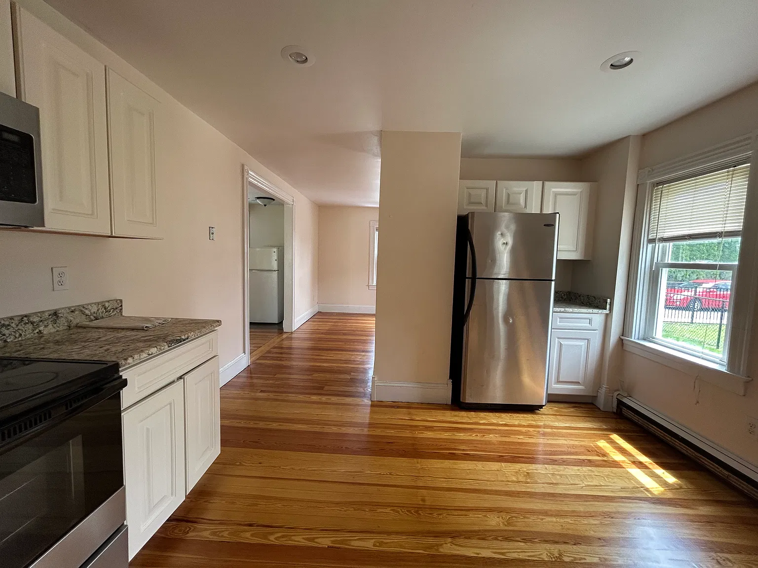 6 bed, 2652 sqft, $4,700 — Photo 2