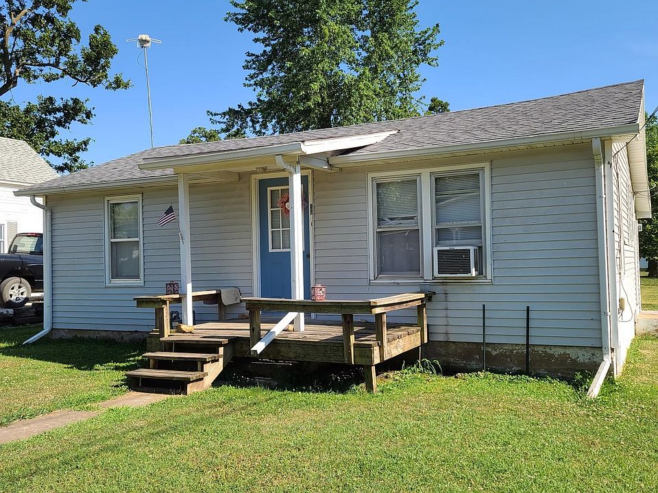1st image of 106 E Pine St
