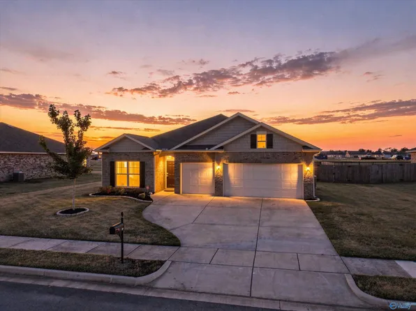 108 Creek Ridge Dr, Meridianville, AL 35759