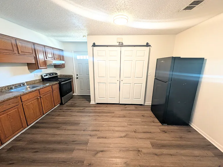 1132 Gilmore Ave #1132 — Photo 5