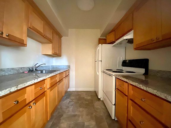 5th image of 2133 Town And Country Ln APT 2