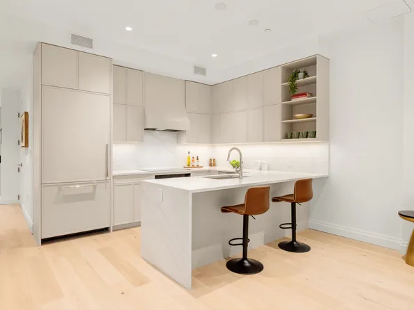 46 East 65th Street image 4 of 19