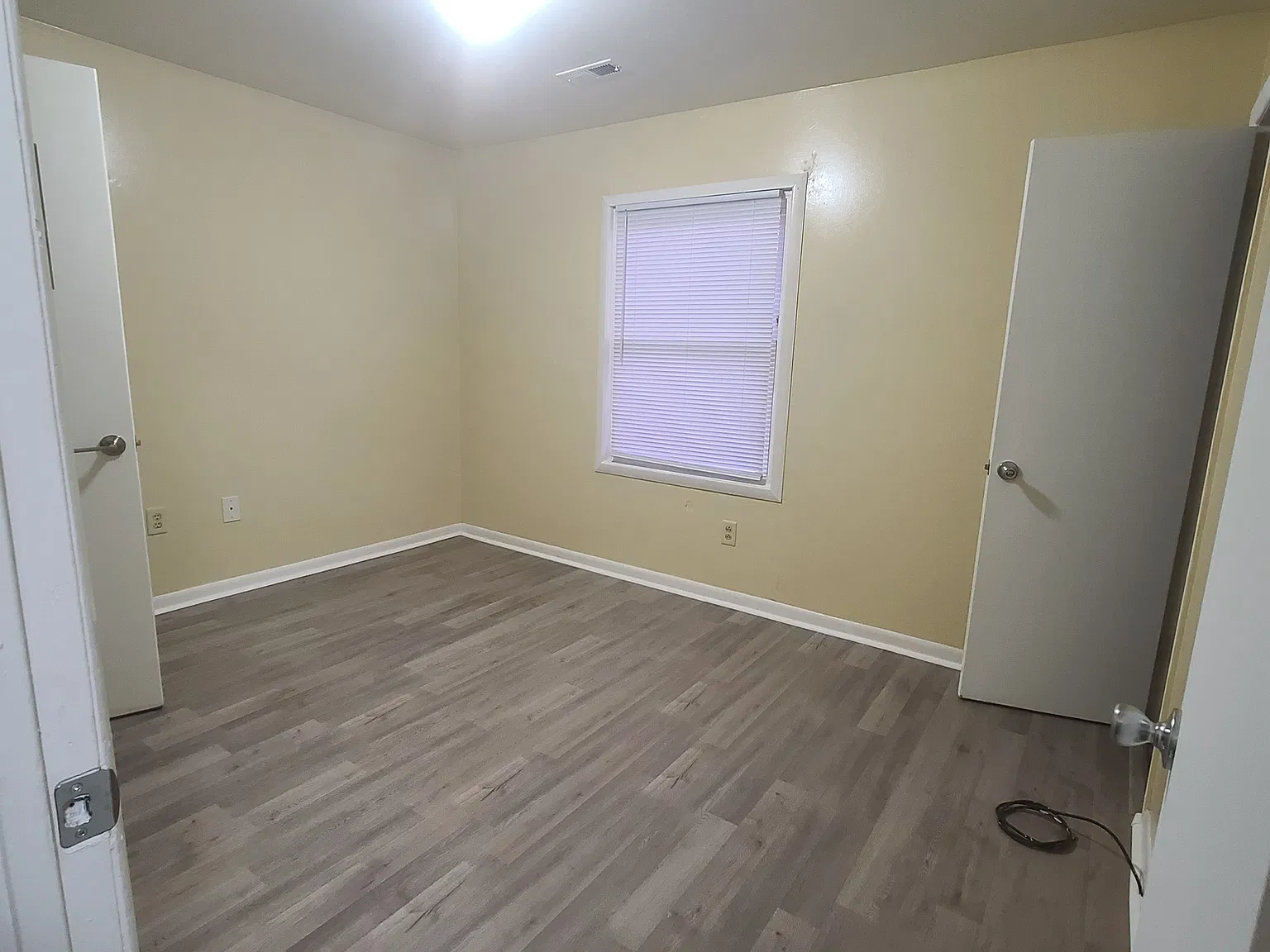 3 bed, 1.5 bath, 1065 sqft, $1,900 — Photo 2