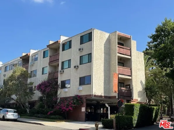 530 S Barrington Ave APT 305, Los Angeles, CA 90049