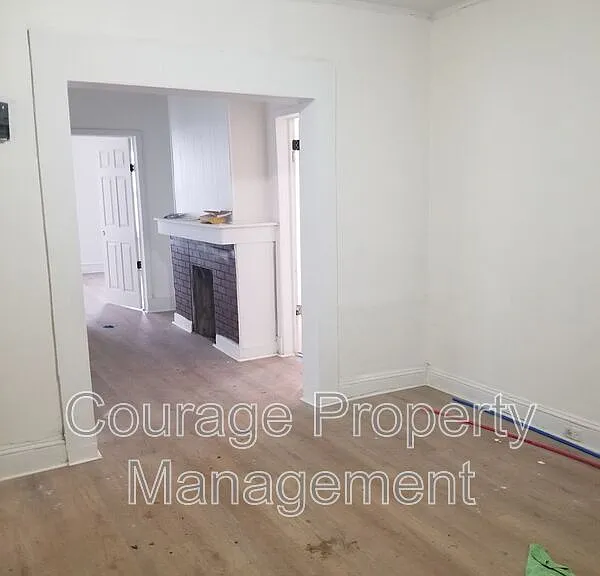514 W 1st St #A — Photo 6