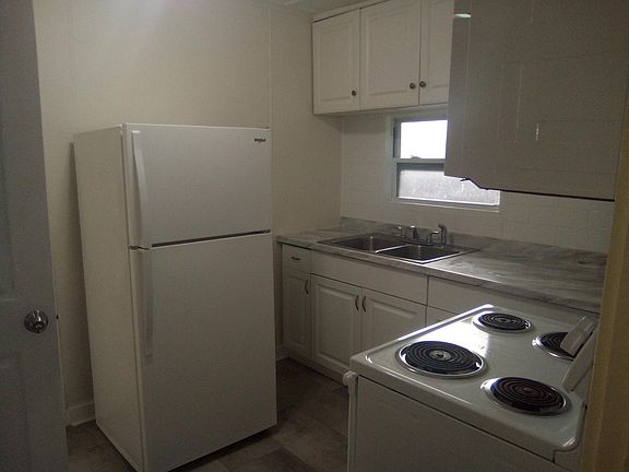 5th image of 2833 14th Ave N