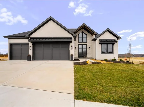 11289 S Sunray Dr, Olathe, KS 66061