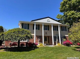 47 Dorchester Rd, Smithtown, NY 11787