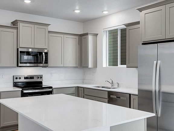 4th image of 386 Tailholt Ave