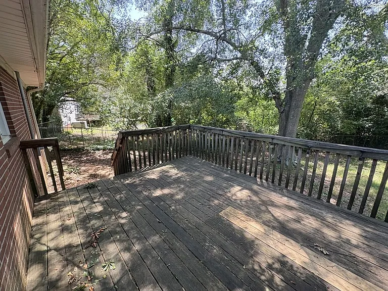 650 Berkeley Dr — Photo 21