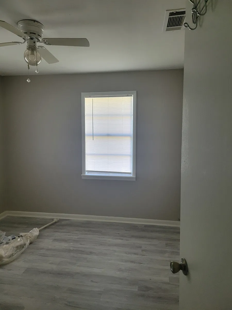 Building Photo - 1109 South Rd #C
