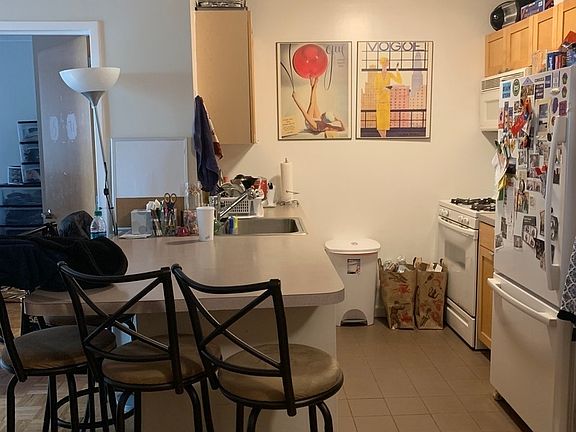 2nd image of 225 E 6th St APT 5L