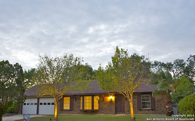 1st image of 213 WHISPERING OAKS ST