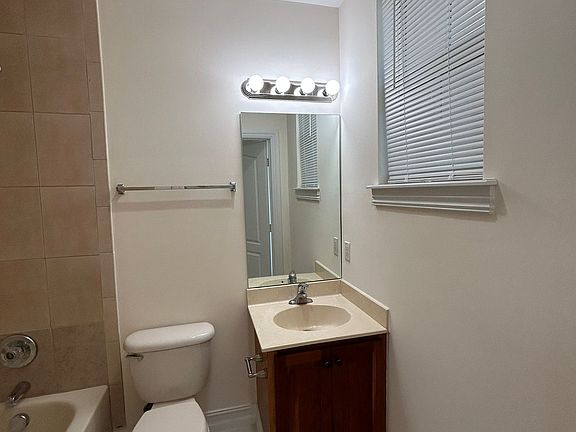 5th image of 1001 N Federal Hwy APT 10