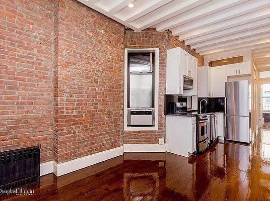 1st image of 338 W 17th St #4
